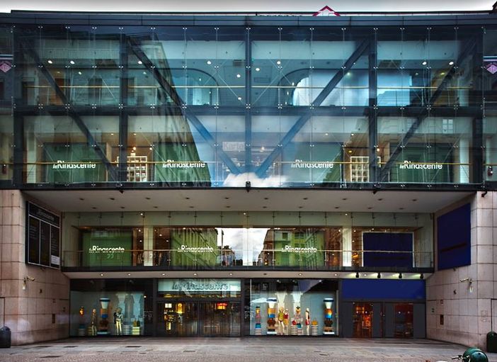 Una notte di razzia per il ladro amante del lusso, arrestato con un bottino di oltre 21 mila euro Una notte di razzia per il ladro amante del lusso, arrestato con un bottino di oltre 21 mila euro