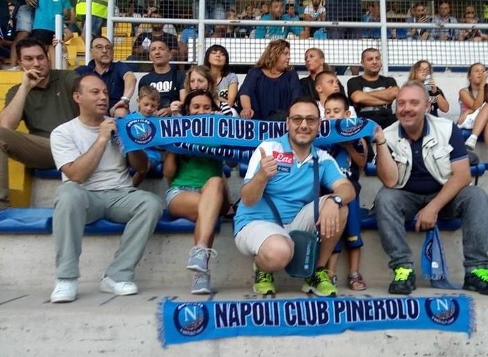 ‘Pino’ Bari in primo piano Napoli club Pinerolo