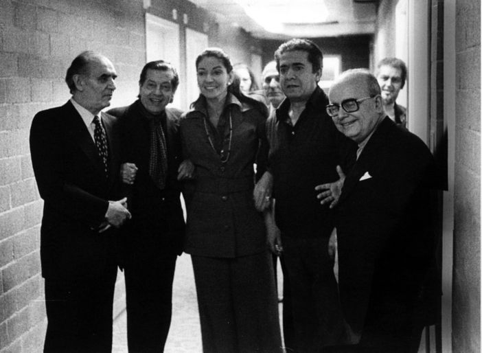 I protagonisti dell’inaugurazione del nuovo Teatro Regio: da sinistra Giuseppe Erba (Sovrintendente), Maria Callas e Giuseppe Di Stefano (registi), Aligi Sassu (scenografo). Torino, Archivio Storico Teatro Regio