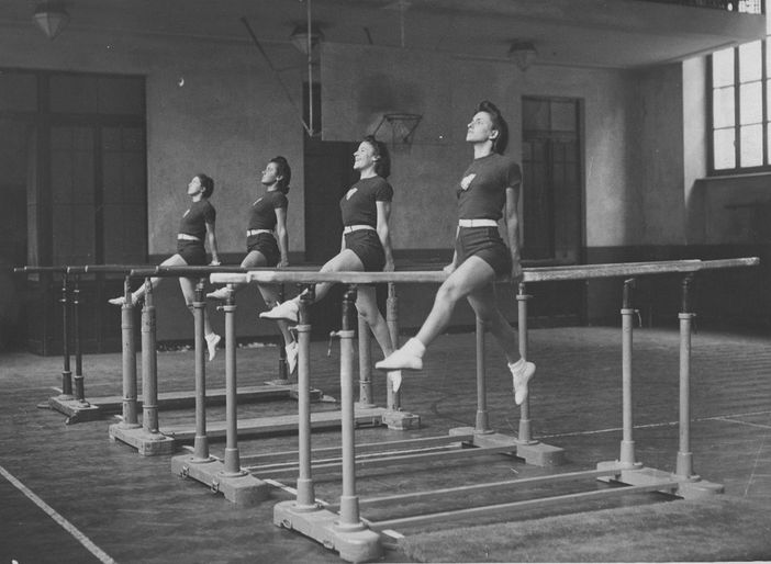 Domenica 3 dicembre la quarta Festa dell’Acrobatica “Una domenica a testa in giù” Domenica 3 dicembre la quarta Festa dell’Acrobatica “Una domenica a testa in giù”