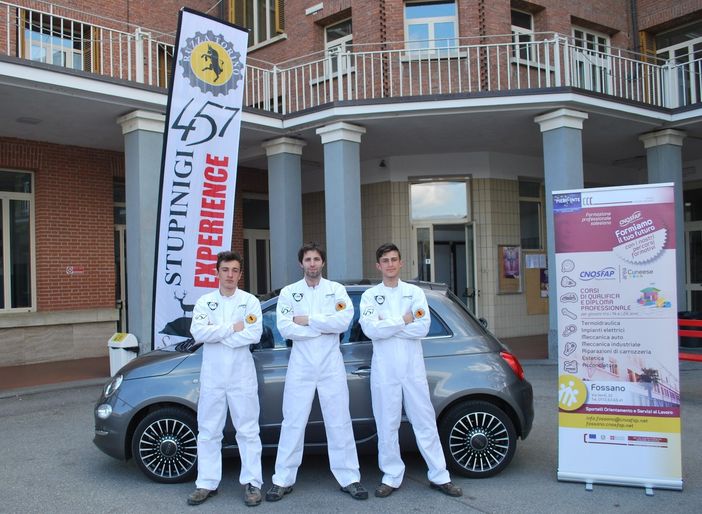 Il mito dei meccanici in tuta bianca per la Fiat 500: debutto al Parco del Valentino