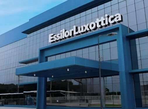 Uno stabilimento di Essilorluxottica