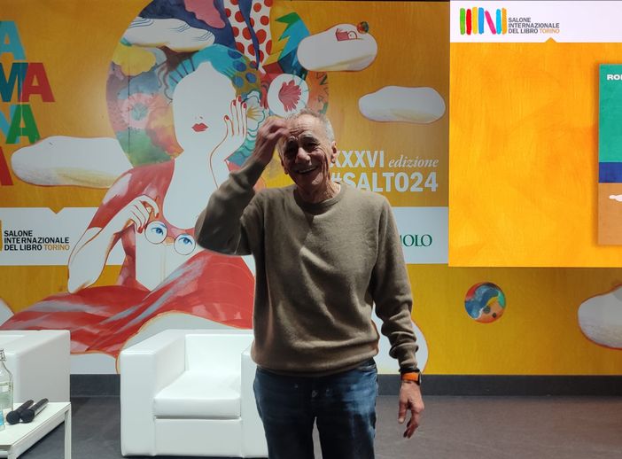 Tra il silenzio e il tuono”, la vita di Roberto Vecchioni al Salone del libro Tra il silenzio e il tuono”, la vita di Roberto Vecchioni al Salone del libro
