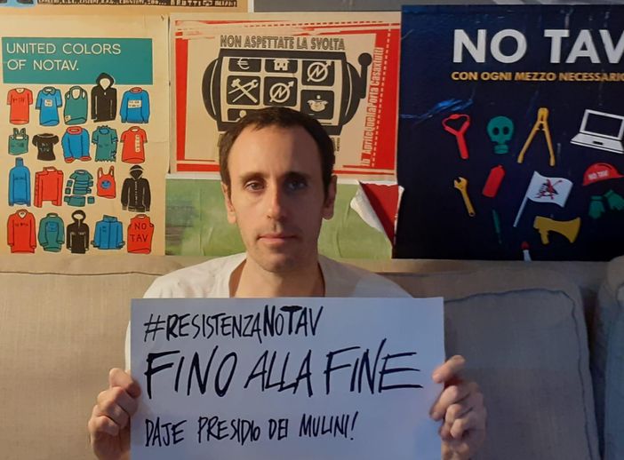 Zerocalcare con il presidio No Tav dei Mulini Zerocalcare con il presidio No Tav dei Mulini