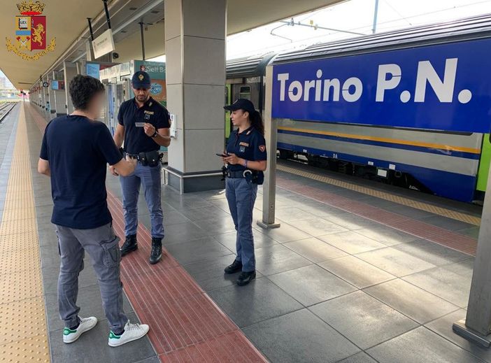 Torino Porta Nuova, cittadino nigeriano tenta di eludere i controlli