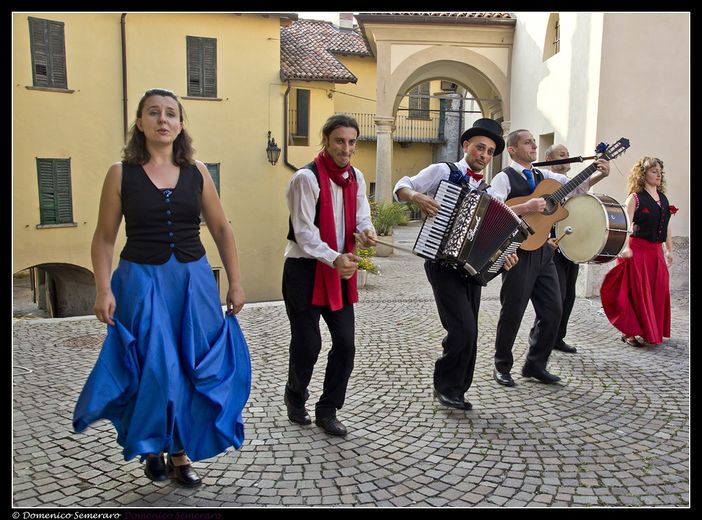 Concentrica presenta le "scampagnate teatrali": quando il turismo lento incontra la sostenibilità, l'enogastronomia, e l'arte Concentrica presenta le "scampagnate teatrali": quando il turismo lento incontra la sostenibilità, l'enogastronomia, e l'arte