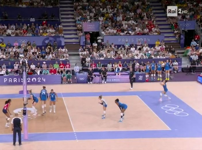 Cambi al servizio nella finale Cambi al servizio nella finale