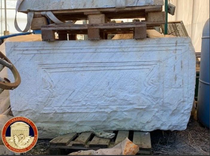 I Carabinieri restituiscono allo Stato prezioso sarcofago in marmo di epoca romana