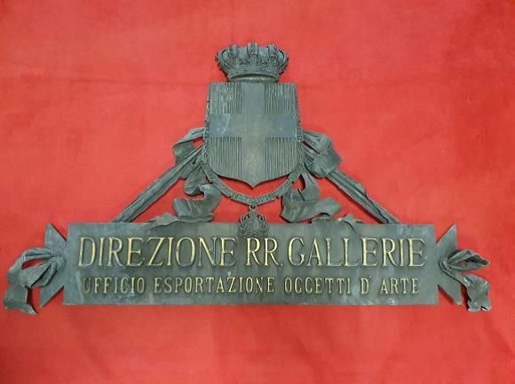 I carabinieri restituiscono alla Città Metropolitana targa in bronzo afferente la Direzione Regie Gallerie