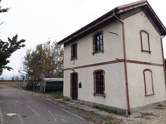 L’ex casello di Campiglione Fenile L’ex casello di Campiglione Fenile