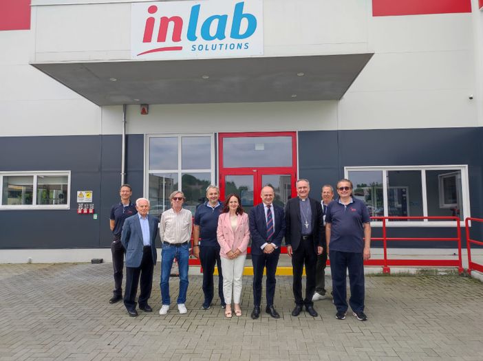 Sua eminenza Cardinal Mauro Gambetti visita lo stabilimento Inalpi