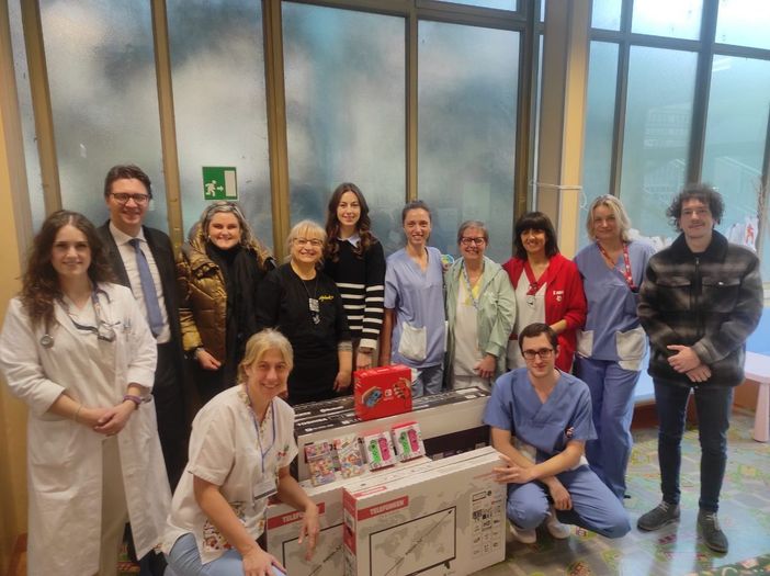 Arrivati i primi 'regali' per la pediatria del Santa Croce di Moncalieri Arrivati i primi 'regali' per la pediatria del Santa Croce di Moncalieri