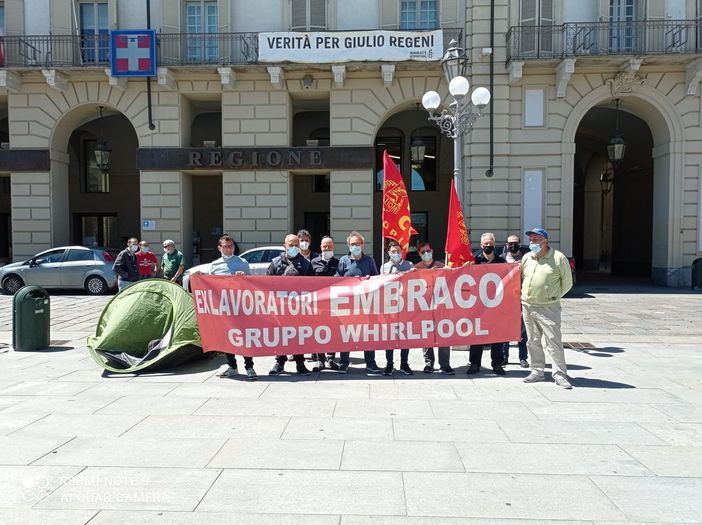 operai in presidio in piazza Castello operai in presidio in piazza Castello