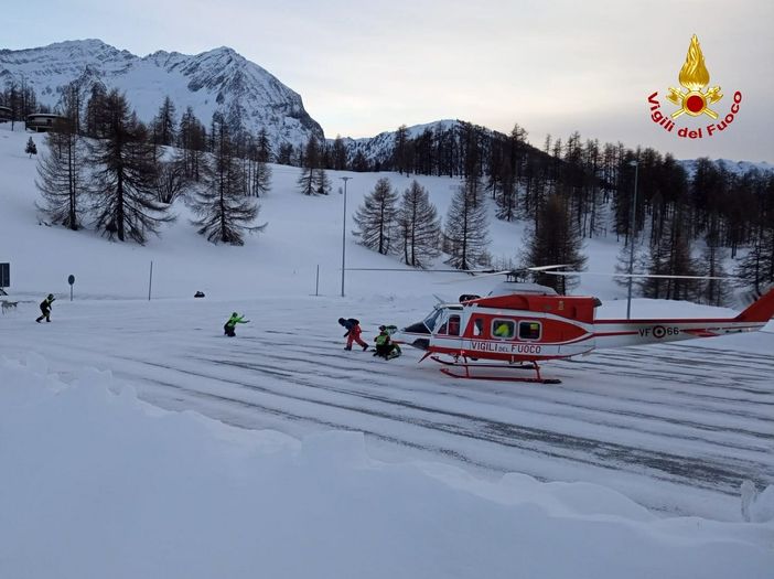 Elicottero vigili del fuoco a Sestriere Elicottero vigili del fuoco a Sestriere