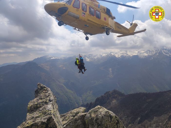 Scalatore precipita durante la salita: soccorso con l'elicottero Scalatore precipita durante la salita: soccorso con l'elicottero