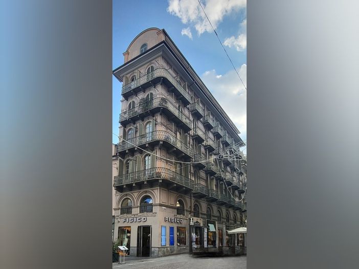 A Torino c'è la casa senza finestre: sapete dove si trova e da chi fu realizzata? A Torino c'è la casa senza finestre: sapete dove si trova e da chi fu realizzata?