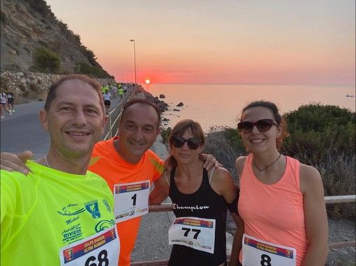 Alberto Cirio per un giorno ha smesso giacca e cravatta per correre la "6 km alle 6" di Diano Marina - Foto dalla pagina del sindaco Cristiano Za Garibaldi