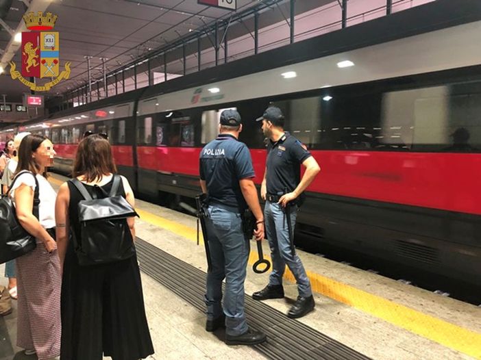 5 persone arrestate e 11 indagate, il bilancio dei controlli della Polizia sui treni di Piemonte e Valle d'Aosta 5 persone arrestate e 11 indagate, il bilancio dei controlli della Polizia sui treni di Piemonte e Valle d'Aosta