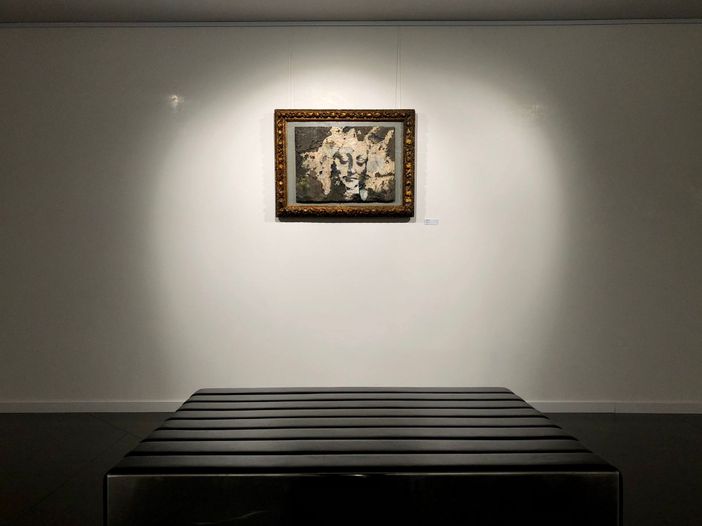 In foto, l'opera &quot;Alla ricerca di un riparo&quot; di Marco Abrate