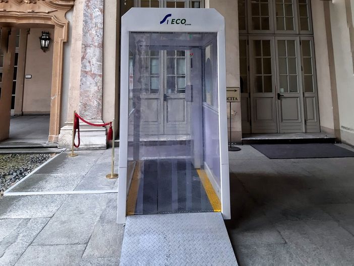 La cabina di disinfezione da Covid-19 installata a Palazzo Lascaris