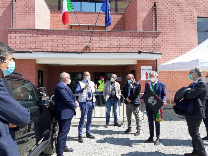 Covid, Il Presidente Cirio in visita al centro vaccinale di Chivasso: "I vaccini sono tutti uguali, sicuri ed efficaci" Covid, Il Presidente Cirio in visita al centro vaccinale di Chivasso: "I vaccini sono tutti uguali, sicuri ed efficaci"