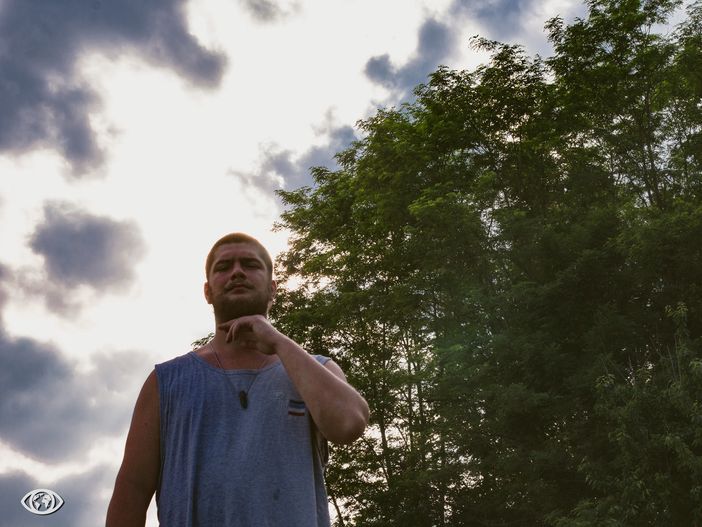 Falce, il rapper agronomo che tra politica e umanità narra la vita nell’hinterland dell’uomo Falce, il rapper agronomo che tra politica e umanità narra la vita nell’hinterland dell’uomo