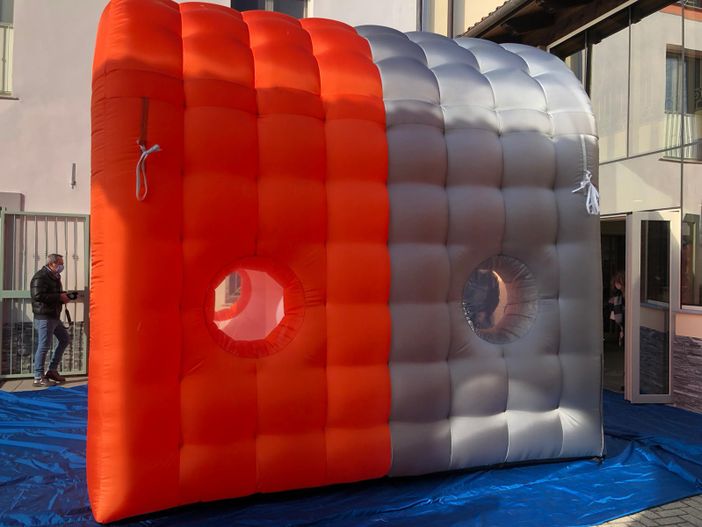 La tenda degli abbracci a Ivrea