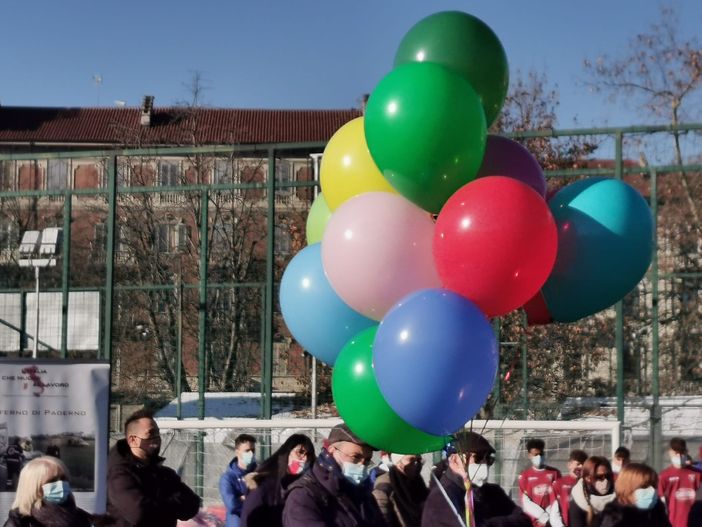 Torino ricorda le vittime della Thyssen con un lancio di palloncini dai campetti del Cit Turin Torino ricorda le vittime della Thyssen con un lancio di palloncini dai campetti del Cit Turin