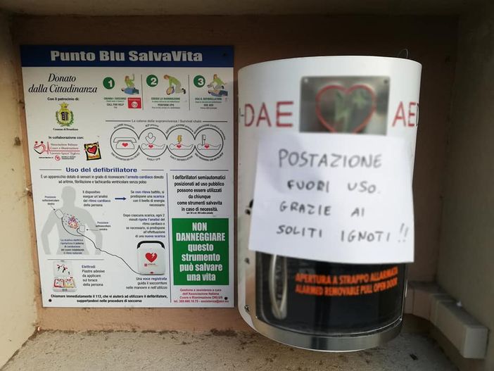 Il defibrillatore danneggiato