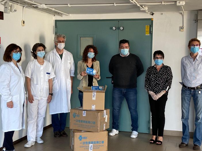 La consegna delle mascherine da parte di Paola Giannotti La consegna delle mascherine da parte di Paola Giannotti