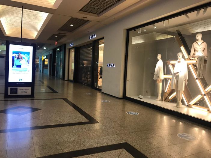 I centri commerciali di Settimo chiusi