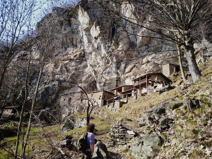 Davide Fraschia davanti a Barma Mounastira Davide Fraschia davanti a Barma Mounastira
