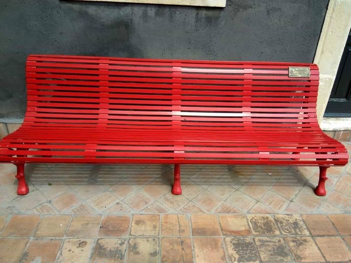 Val Pellice contro la violenza sulle donne con spettacoli e una panchina da dipingere Val Pellice contro la violenza sulle donne con spettacoli e una panchina da dipingere