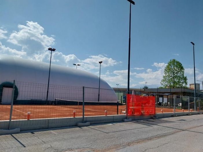 I lavori al campo da tennis