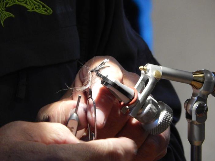 La costruzione di un’esca per la pesca a mosca La costruzione di un’esca per la pesca a mosca