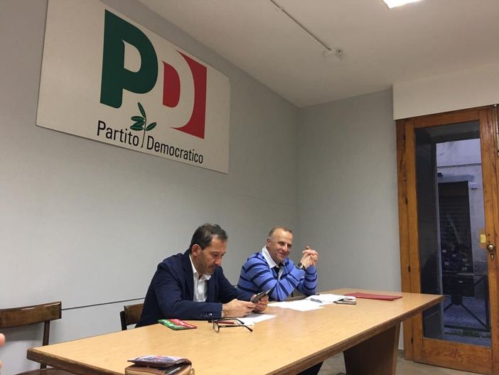 Stefano Ricchiardi (a destra) con il capogruppo del Pd in Consiglio a Pinerolo Luca Barbero Stefano Ricchiardi (a destra) con il capogruppo del Pd in Consiglio a Pinerolo Luca Barbero