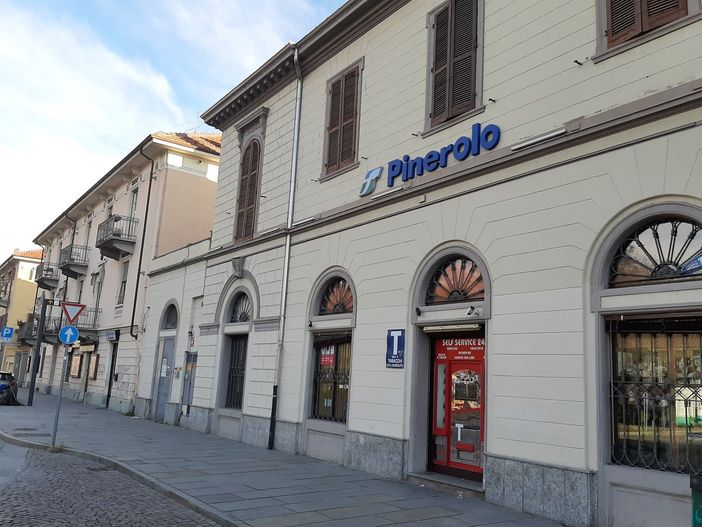 Lite tra giovani con urla e schiaffi alla stazione ferroviaria di Pinerolo