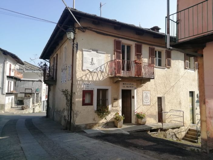 Ai rifiuti ci pensa Acea e Rorà vende i suoi mezzi per la raccolta Ai rifiuti ci pensa Acea e Rorà vende i suoi mezzi per la raccolta