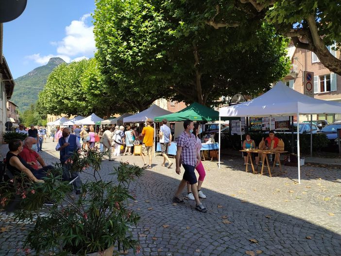 Mercatino a Torre Pellice Mercatino a Torre Pellice