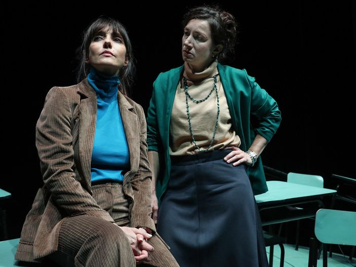 Ambra Angiolini porta in scena la storia di una madre: al Carignano il "Nodo" Ambra Angiolini porta in scena la storia di una madre: al Carignano il "Nodo"