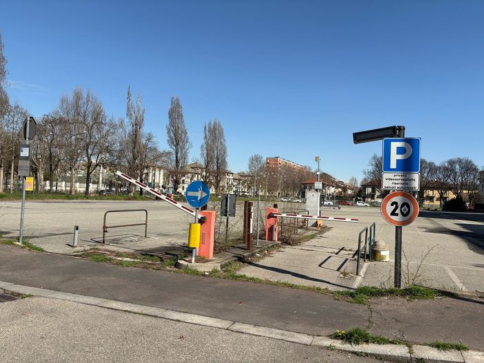 L'abbandono del Mirafiori Parking L'abbandono del Mirafiori Parking