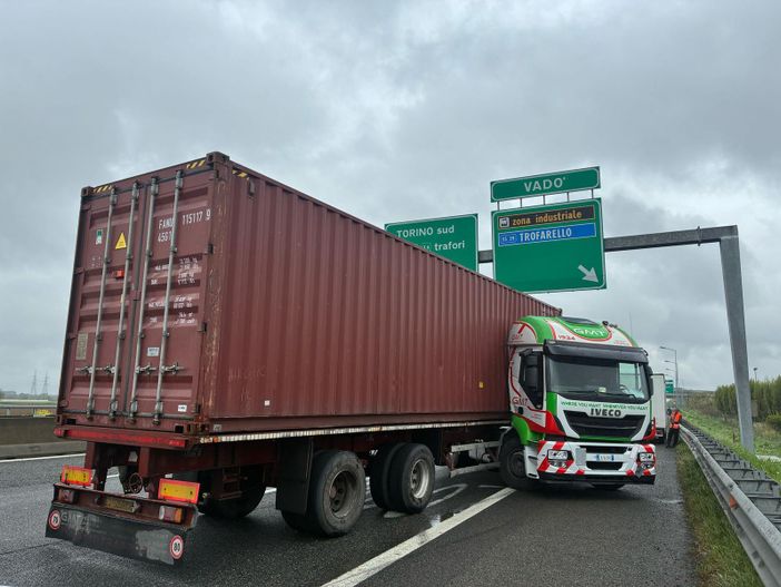 Incidente in tangenziale all'altezza di Trofarello Incidente in tangenziale all'altezza di Trofarello