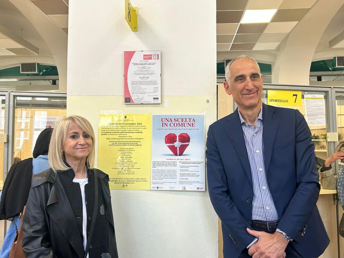 Luciana Littizzetto e Francesco Tresso all'anagrafe centrale di Torino