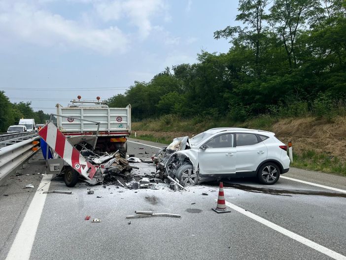 Brutto incidente sulla Torino-Aosta: una persona ferita e autostrada chiusa