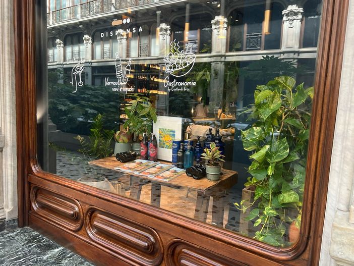 In Galleria Subalpina apre Dispensa: hub del gusto firmato Compagnia dei Caraibi