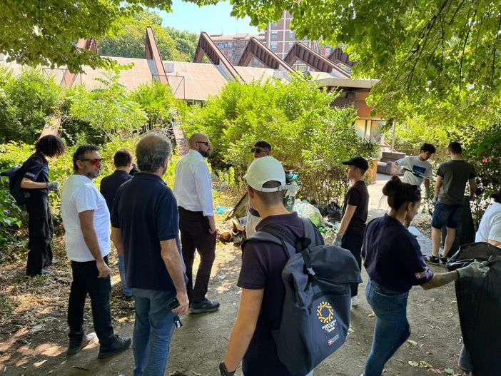 Ex Sempione: i ragazzi del Servizio Civile puliscono il cover dei pusher