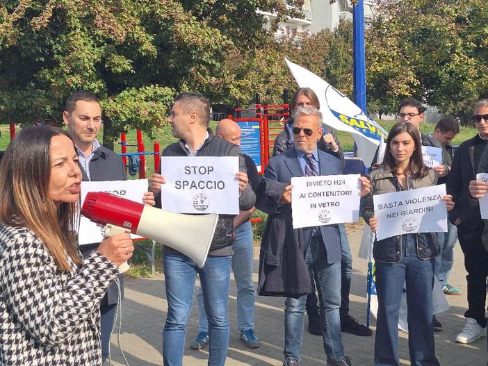 La contestazione della Lega al giardino Madre Teresa La contestazione della Lega al giardino Madre Teresa