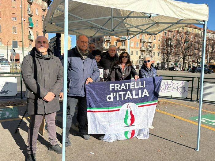 Il banchetto di Fdi in piazza Bengasi