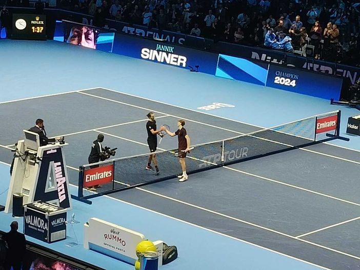 Atp Finals, Sinner doma la furia di Zverev e vola in semifinale