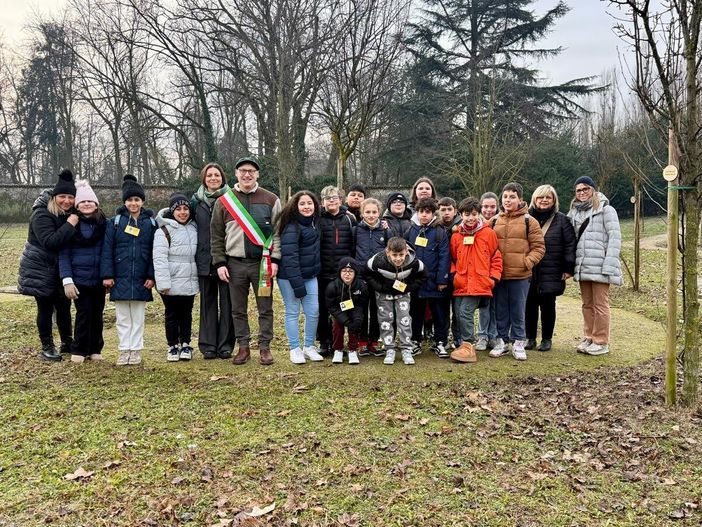 Giornata della Memoria: a Nichelino piantati 10 nuovi alberi nel Giardino dei Giusti
